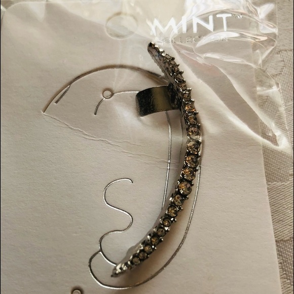 💜3/$30 Rhinestone Silvertone Ear Climber for pierced ears - Picture 4 of 5